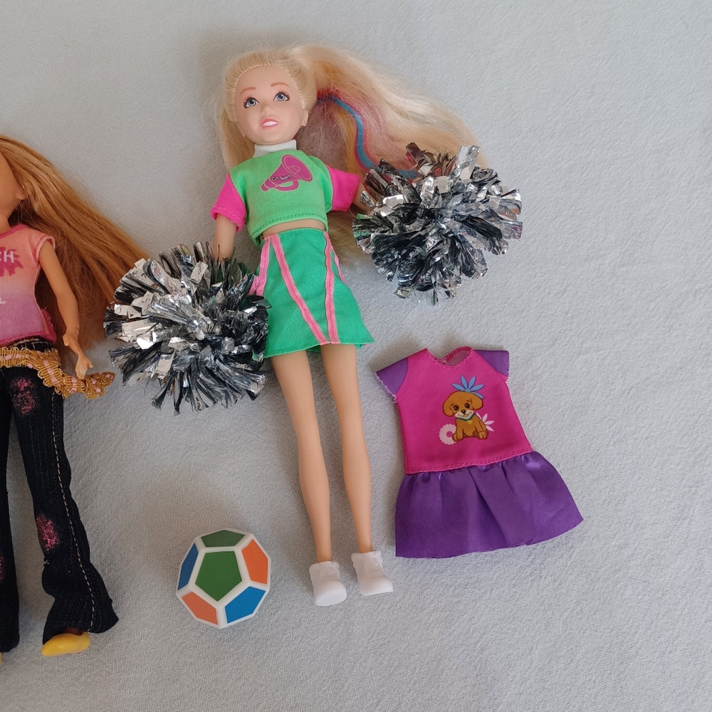 Barbie Doll Cheerleader Set with Outfits - Picture 9 of 14